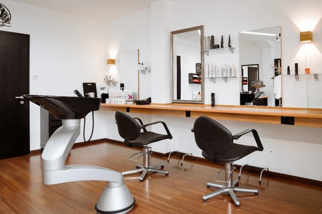 Moderne postazioni styling & area lavaggio